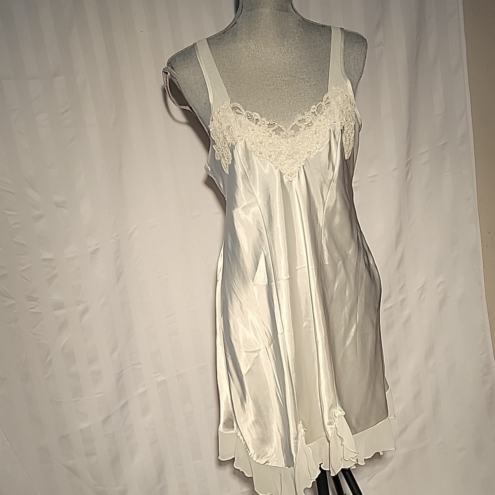 Linea Dontella Woman's White Chemise With Lace & Bottom Sheer Ruffle: Size: L - Picture 1 of 10
